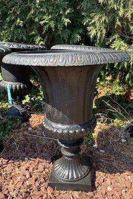 Classic Ribbed Urn - 24