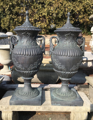 Urn with Top - Pair